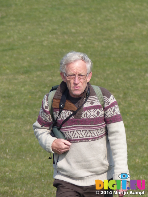 FZ004211 Hans walking in field